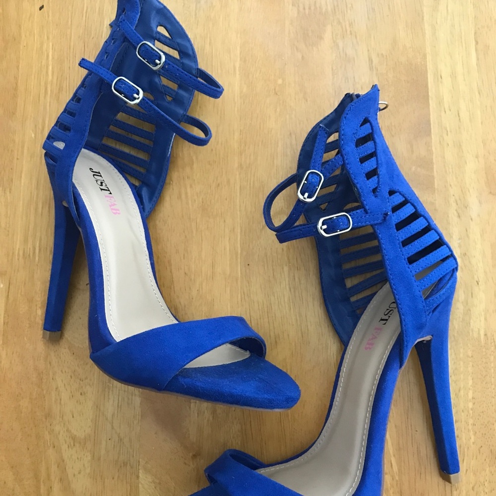 blue heels (6.5)